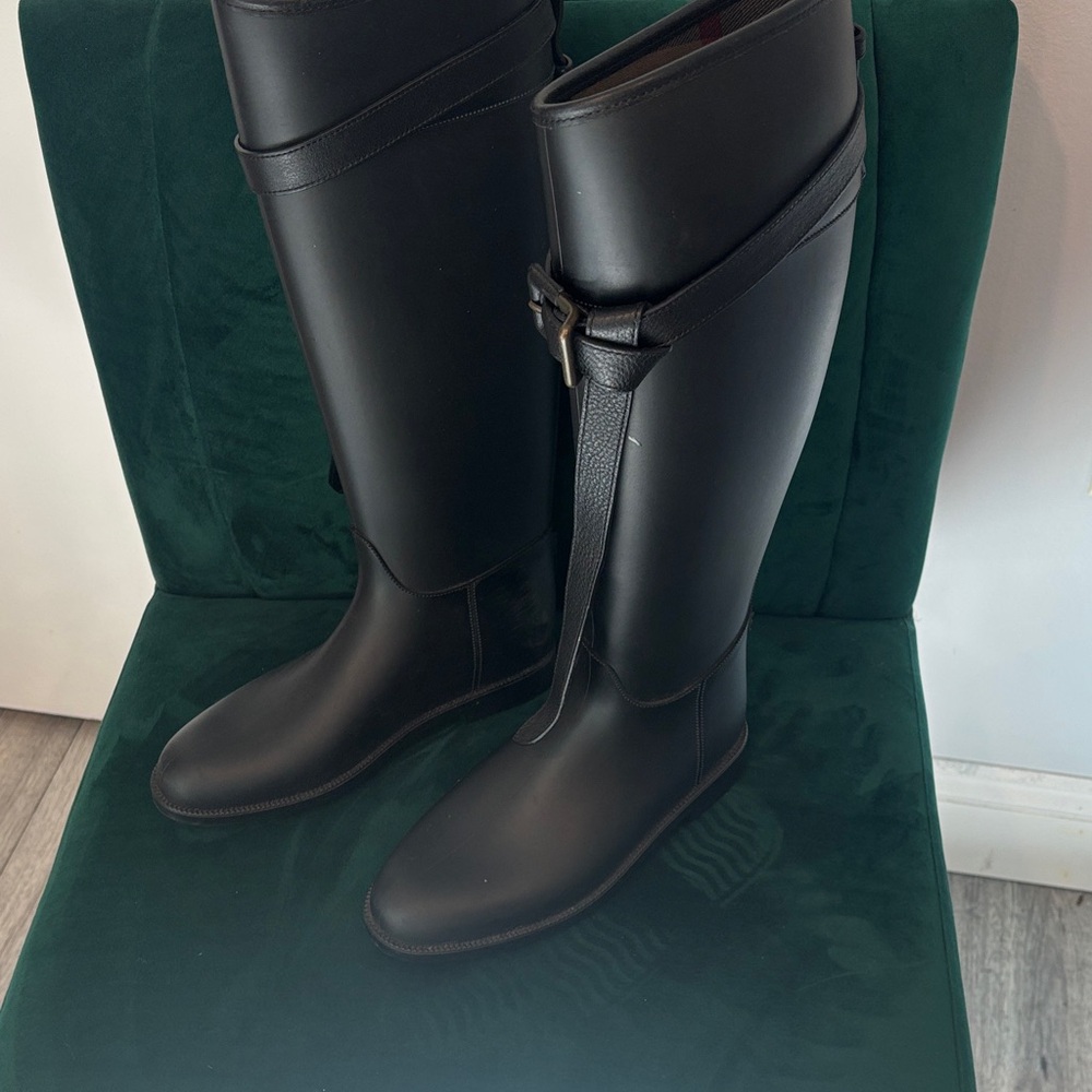 Burberry Elegant Black Winter  Rain Boots